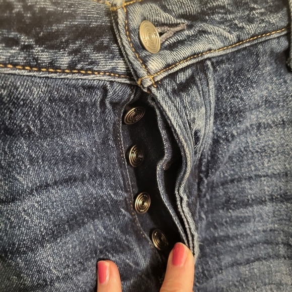 Maurice’s Goldie Blues Cheeky Shorts Distressed Raw Hem Dark Wash, Plus Size 16W - Picture 4 of 4